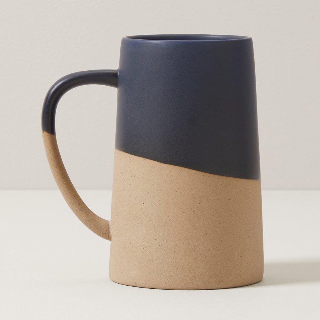 A coffee mug with a handle

Description automatically generated with low confidence